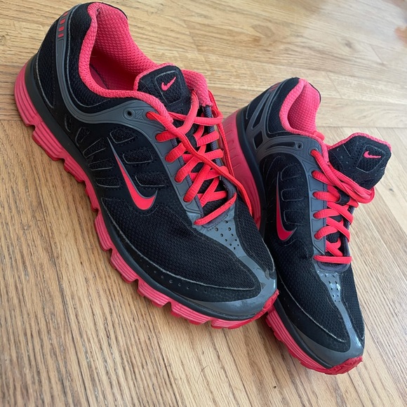 Nike Shoes - Nike Dual Fusion Waffle Sole in Black and Pink - Size Women’s 8